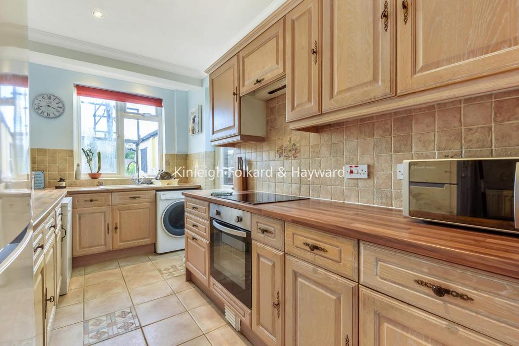 Shirley Way, Croydon 3 bed semidetached house £625,000