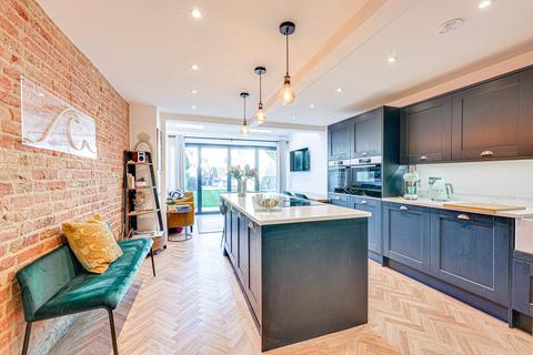 2 Avenue Terrace, Westcliff-on-sea, SS0 7PL