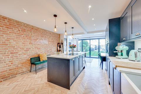 2 Avenue Terrace, Westcliff-on-sea, SS0 7PL