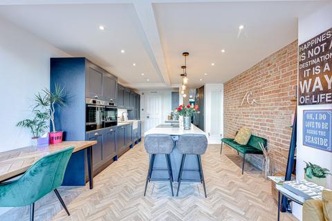 2 Avenue Terrace, Westcliff-on-sea, SS0 7PL
