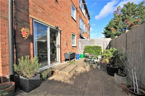 2 bedroom apartment for sale - Stanwell Road, Ashford, Surrey, TW15