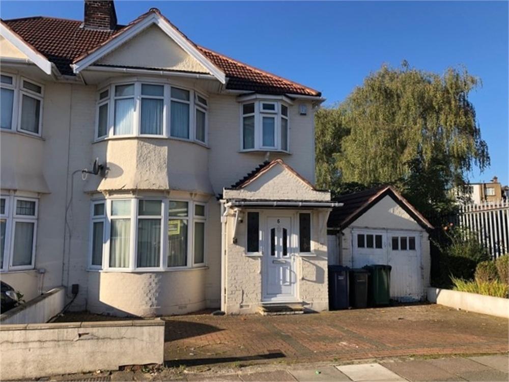 Brook Avenue, Edgware, Middlesex 3 bed semidetached house £635,000