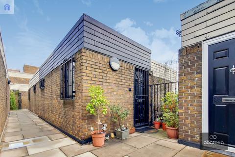 99 Burr Close, London, E1W 1ND