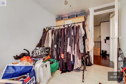 99 Burr Close, London, E1W 1ND