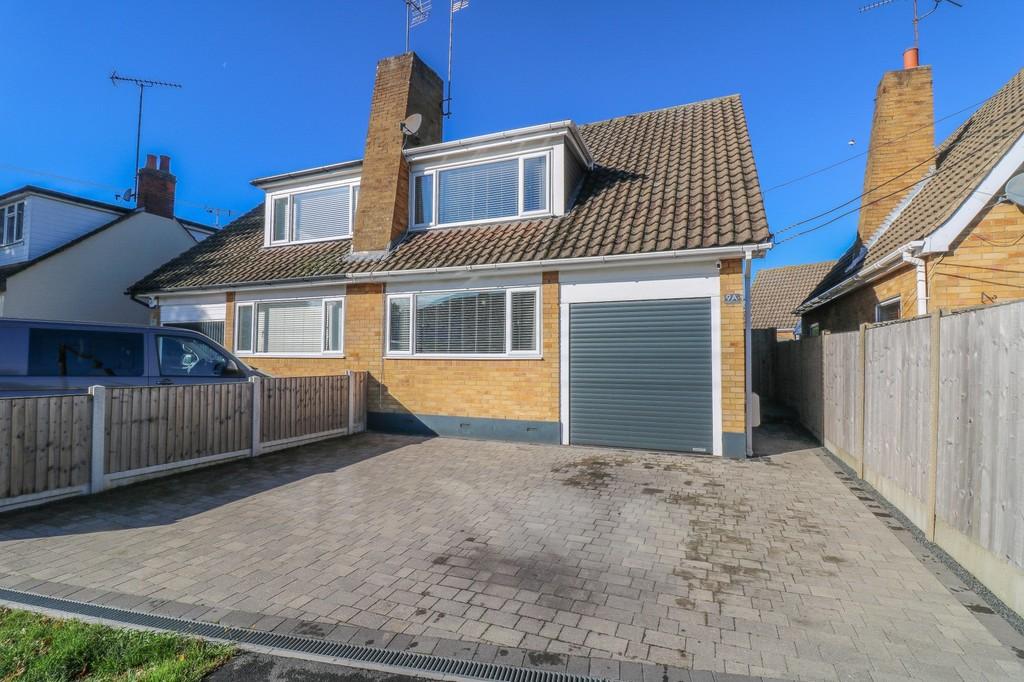 Greensward Lane, Hockley 3 bed chalet £400,000