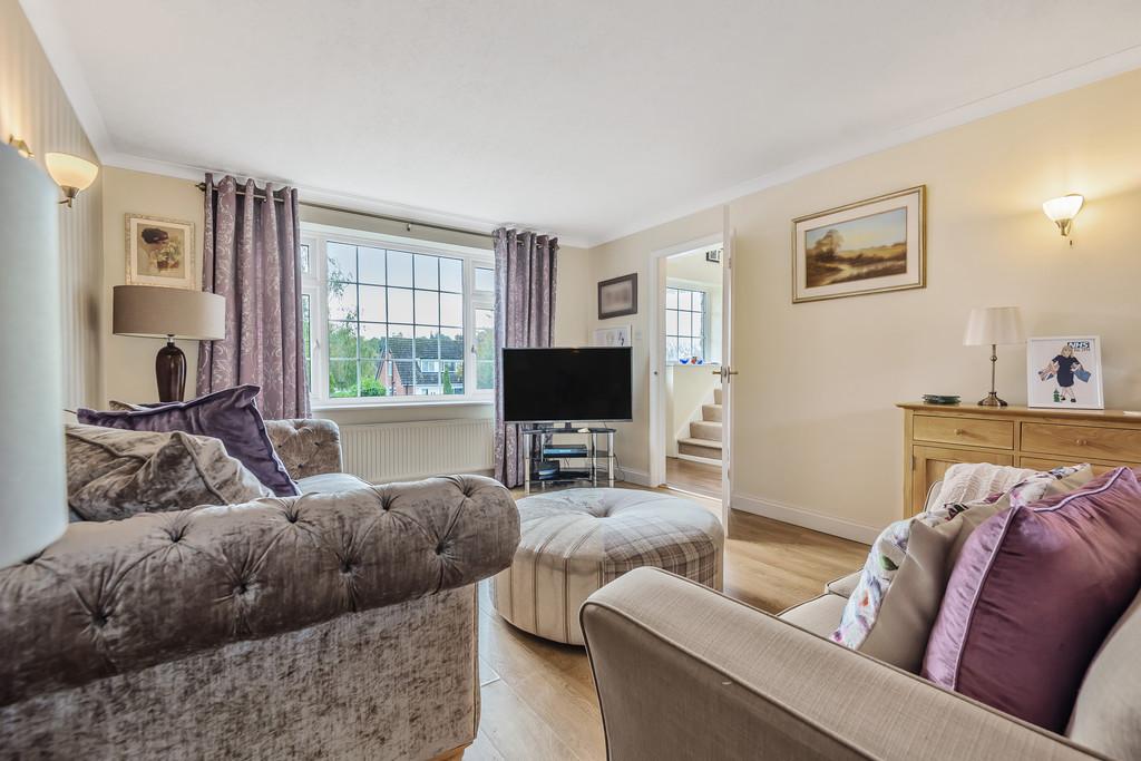 Westgarth Gardens, Bury St. Edmunds 3 bed semidetached house £375,000