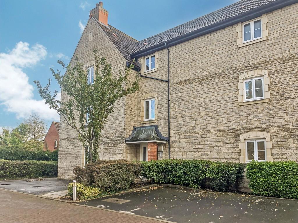 Ely Court, Wroughton 2 bed apartment £155,000