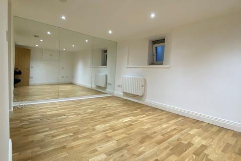 2 bedroom flat to rent, Willow Lane, Watford