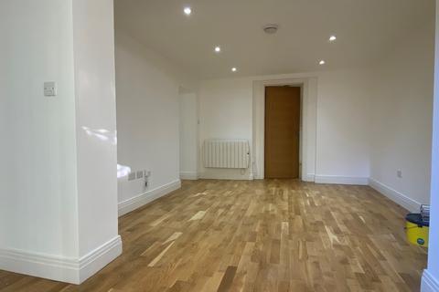 2 bedroom flat to rent, Willow Lane, Watford