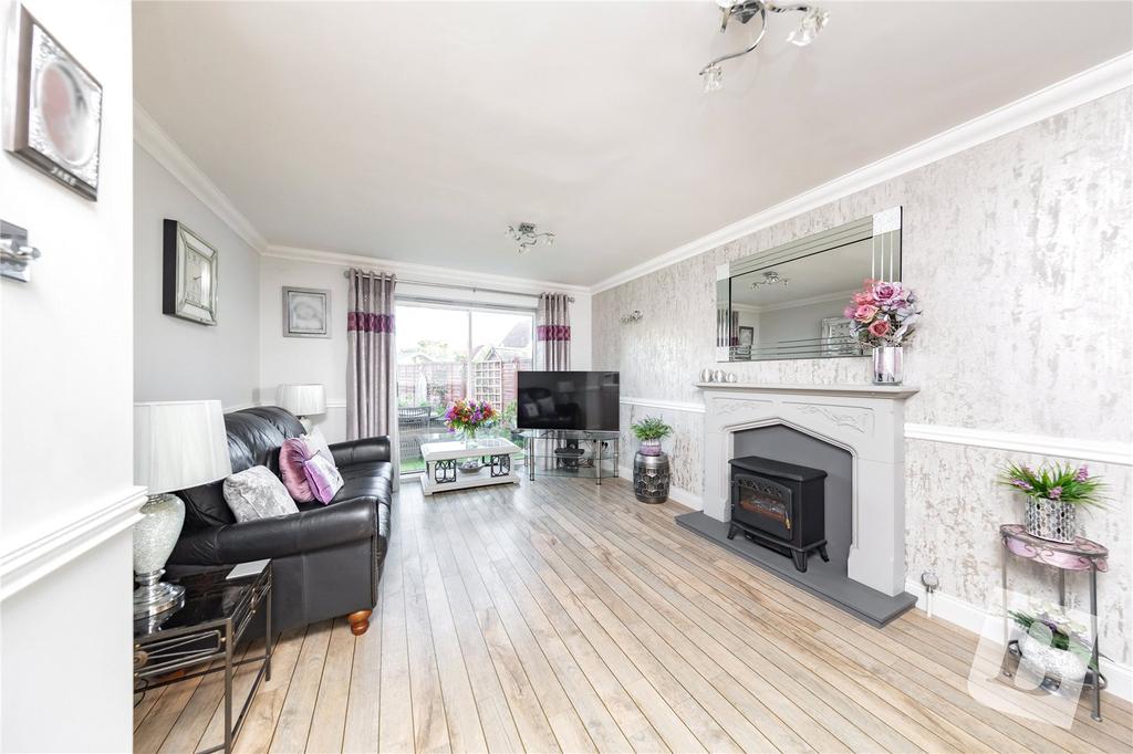 Juniper Drive, Brandon Groves, South Ockendon, RM15 6 bed detached