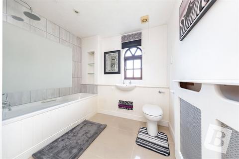 8 Juniper Drive, South Ockendon, RM15 6TW