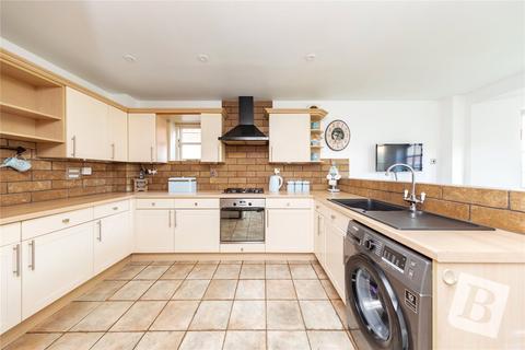 8 Juniper Drive, South Ockendon, RM15 6TW