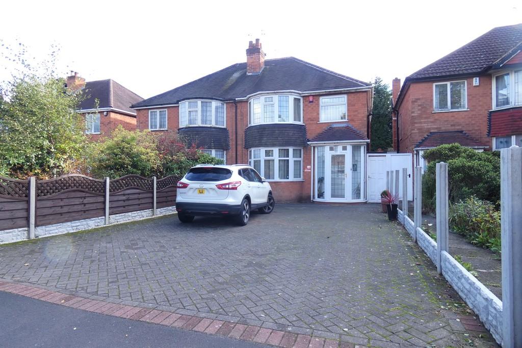 Newton Road, Great Barr, Birmingham 3 bed semidetached house £315,000