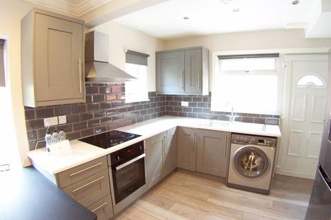 3 bedroom semi-detached house to rent, Brudenell Road, Leeds