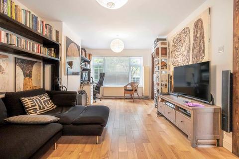 272 Bishops Rise, Hatfield, AL10 9QT