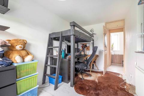 272 Bishops Rise, Hatfield, AL10 9QT