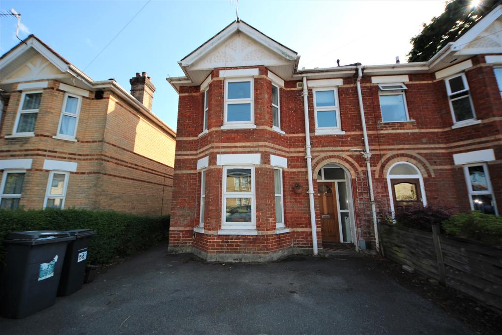 Victoria Park Road, Winton, Bournemouth 4 bed house £1,800 pcm (£415 pw)