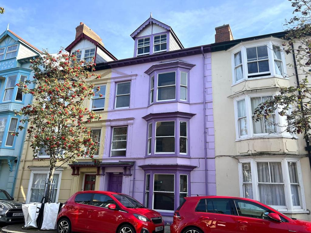 31 Portland Street, Aberystwyth, Ceredigion 6 bed house £