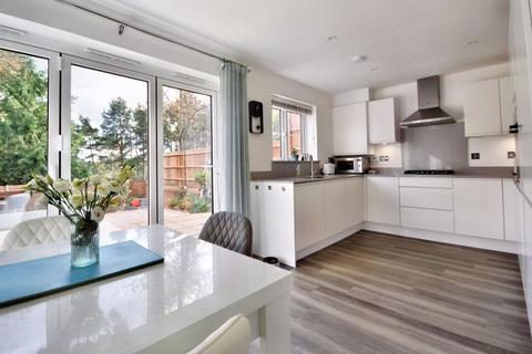 17 Stable Close, Wrecclesham, Farnham, GU10 4EF