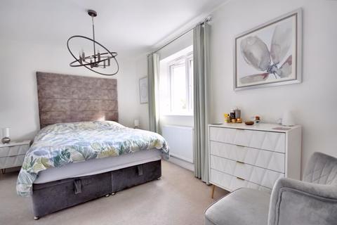 17 Stable Close, Wrecclesham, Farnham, GU10 4EF
