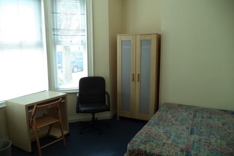 3 bedroom flat to rent, Dinsdale Road, Sandyford, Newcastle upon Tyne