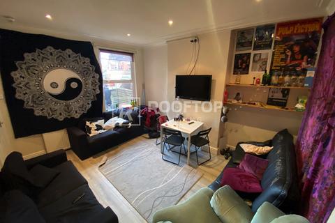 8 bedroom house to rent - Hessle Place, Leeds LS6