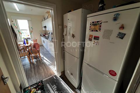 9 bedroom house to rent, Cardigan Road, Leeds LS6