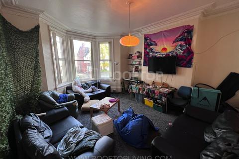 9 bedroom house to rent, Cardigan Road, Leeds LS6