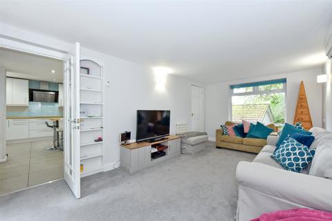 4 bedroom detached house to rent - Dower Park, Windsor, Berkshire, SL4