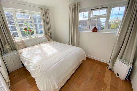 1 bedroom semi-detached house to rent, St. Catherines Close Wandsworth Common SW17 7UA