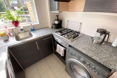 1 bedroom semi-detached house to rent, St. Catherines Close Wandsworth Common SW17 7UA