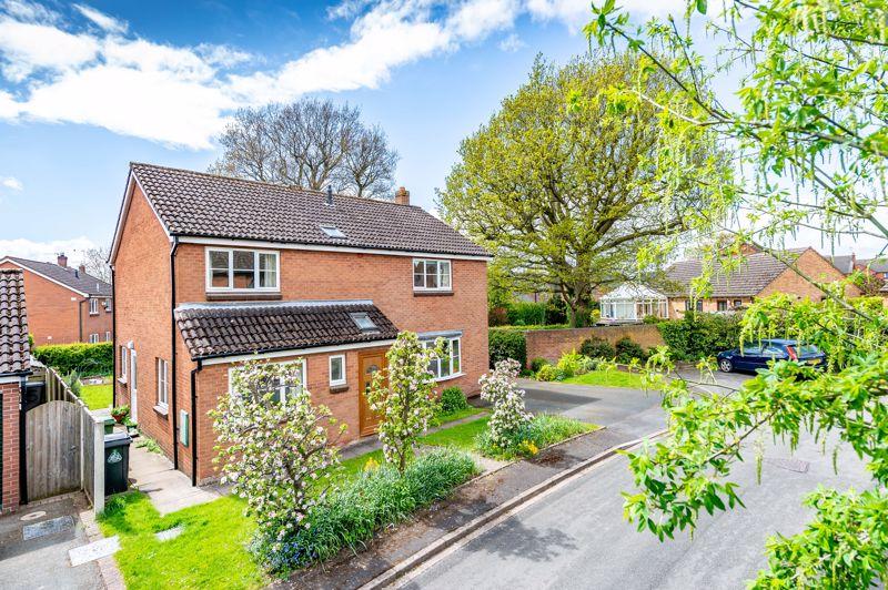 Elm Close, Ellesmere 4 bed detached house £345,000