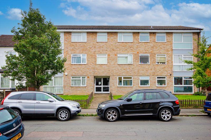 Karens Court, Totteridge Road, Enfield 2 bed ground floor flat £315,000