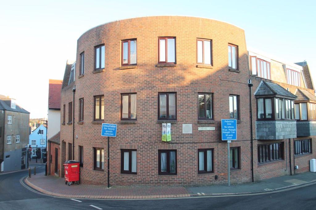 Carvel Court, Carvel Lane, Cowes... 1 bed apartment £625 pcm (£144 pw)