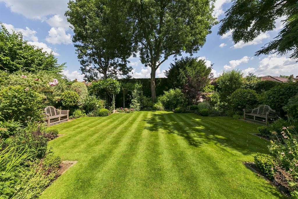 Langham Road, Teddington 5 bed detached house £2,750,000