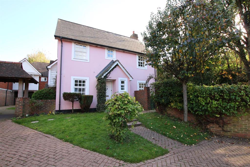 Hurst Road, Horsham 3 bed detached house £1,900 pcm (£438 pw)