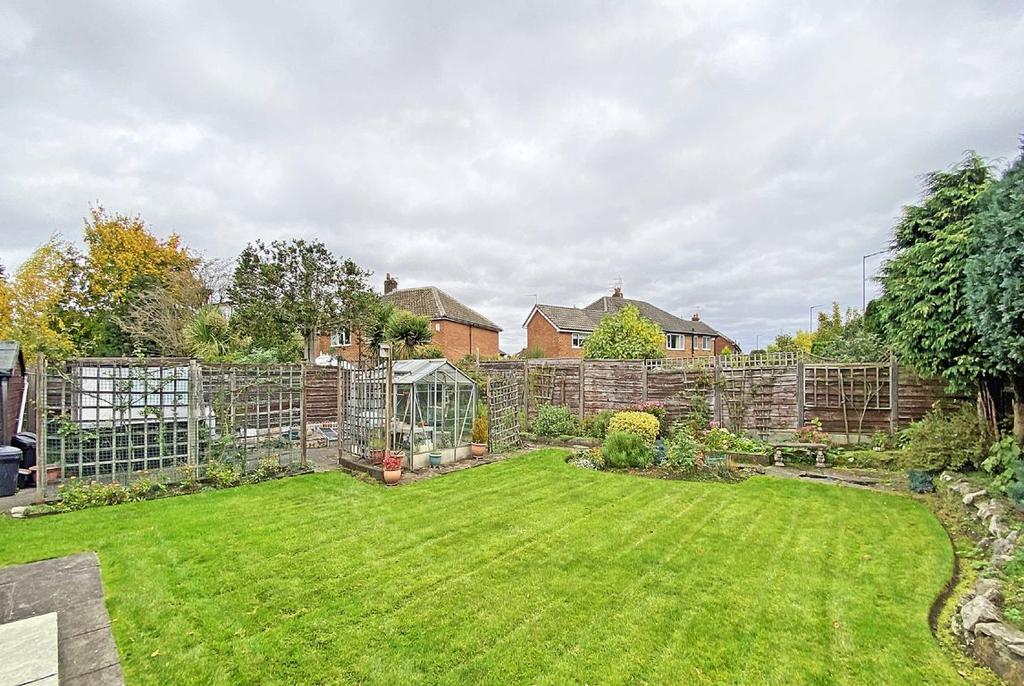 Thorley Lane, Timperley, Cheshire 4 bed detached bungalow £520,000
