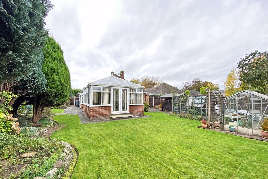 Thorley Lane, Timperley, Cheshire 4 bed detached bungalow £520,000