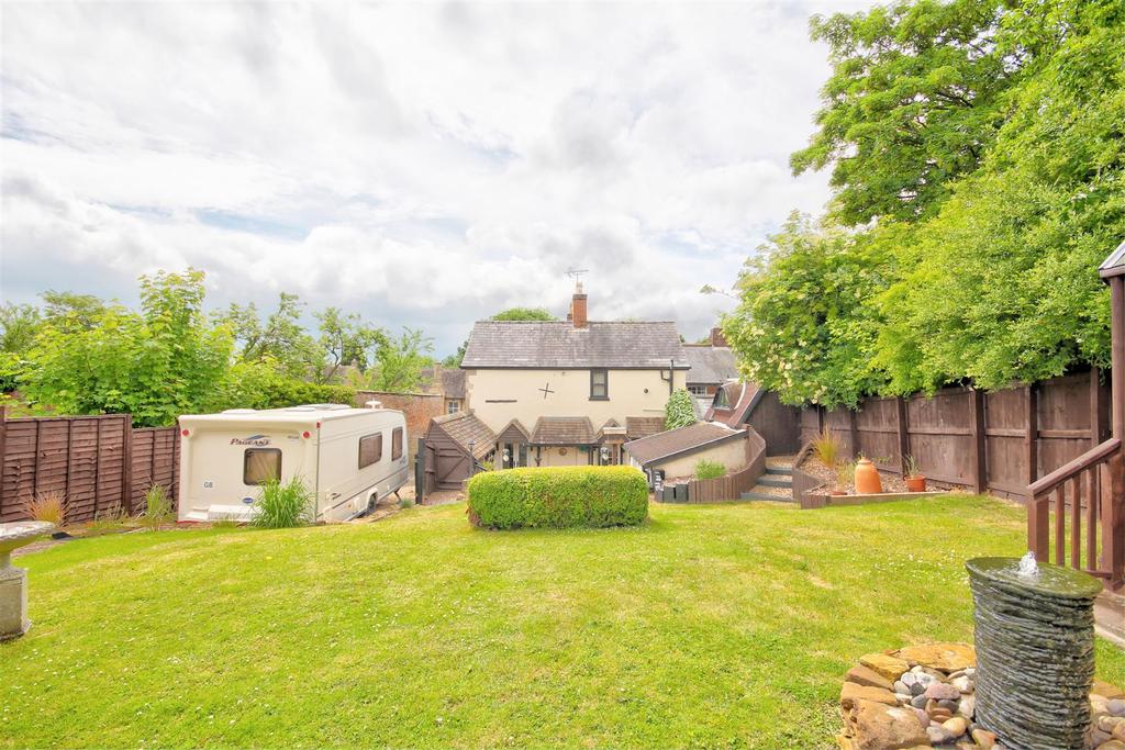 Harborough Road, Maidwell... 4 bed character property £475,000