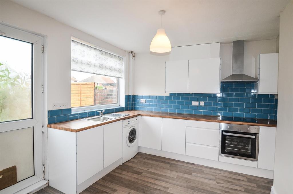 Crichton Avenue, York 2 bed terraced house £895 pcm (£207 pw)