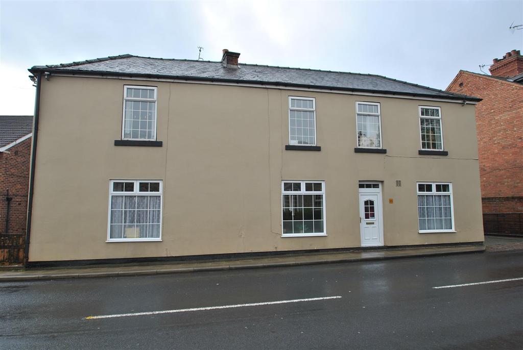 Westgate, Tickhill, Doncaster 4 bed detached house £1,150 pcm (£265 pw)