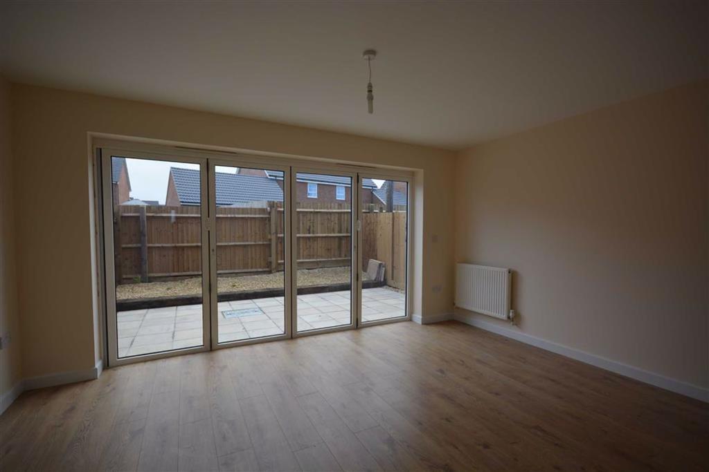 Bristol Road, Hardwicke 3 bed semidetached house £950 pcm (£219 pw)