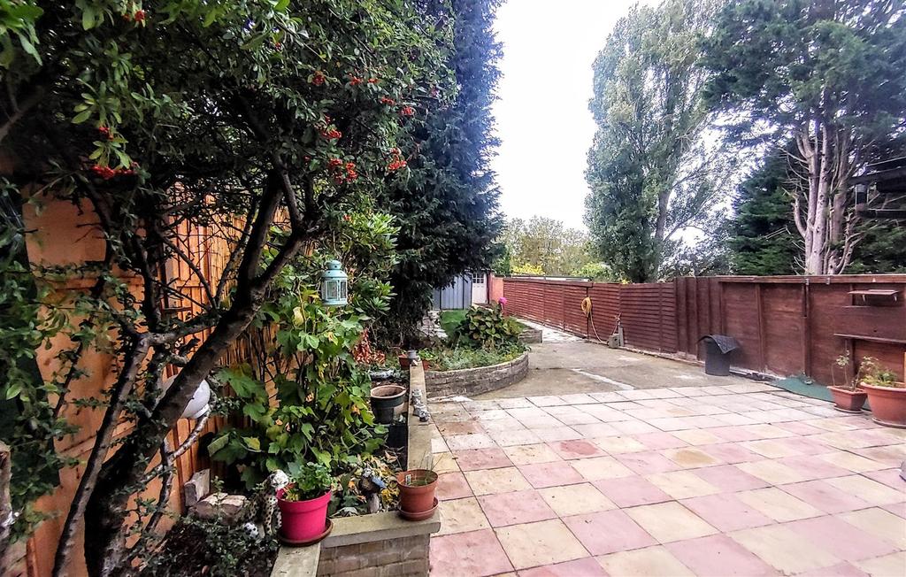Brook Road, NW2, London 4 bed house £2,300 pcm (£531 pw)