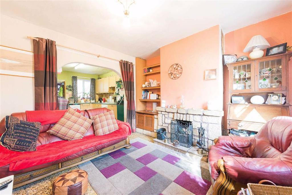 Barony Road, Nantwich, Cheshire 2 bed terraced house £150,000