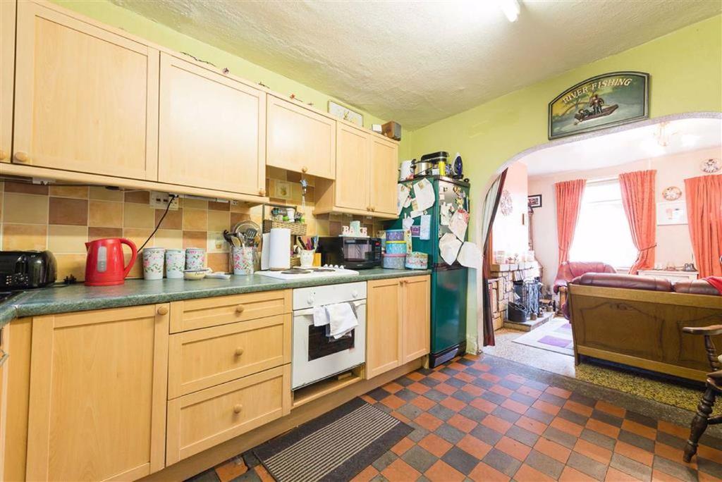 Barony Road, Nantwich, Cheshire 2 bed terraced house £150,000