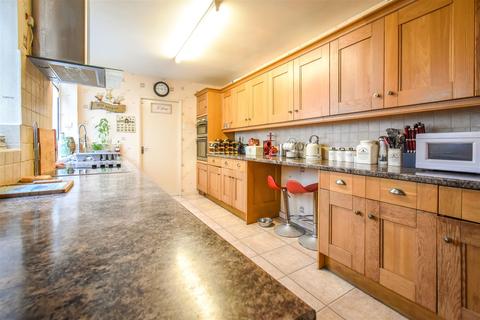 61 Avenue Parade, Accrington, BB5 6PN