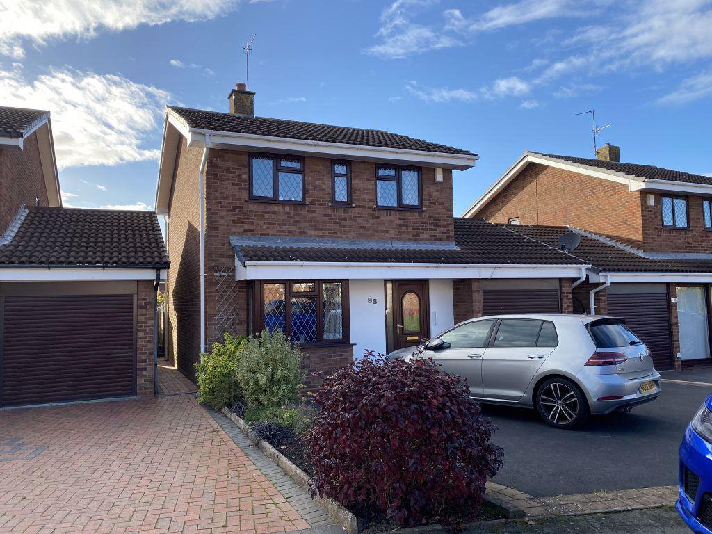 Brompton Drive, Brierley Hill 3 bed detached house £1,050 pcm (£242 pw)