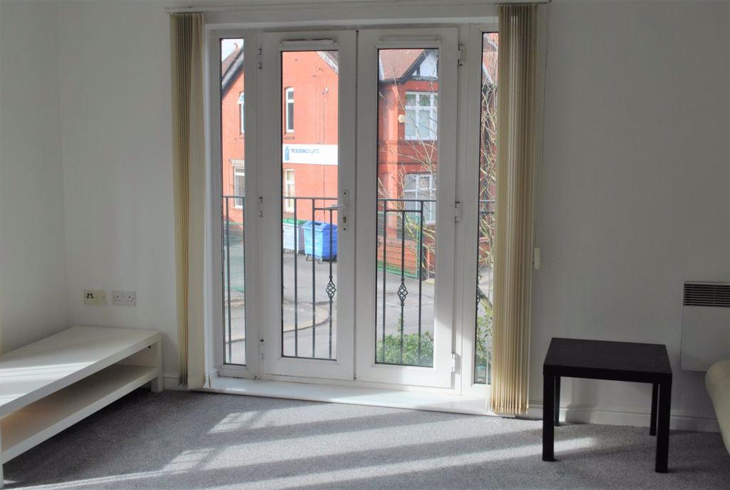 Ainsworth Court, Stanley Road... 2 bed apartment £575 pcm (£133 pw)