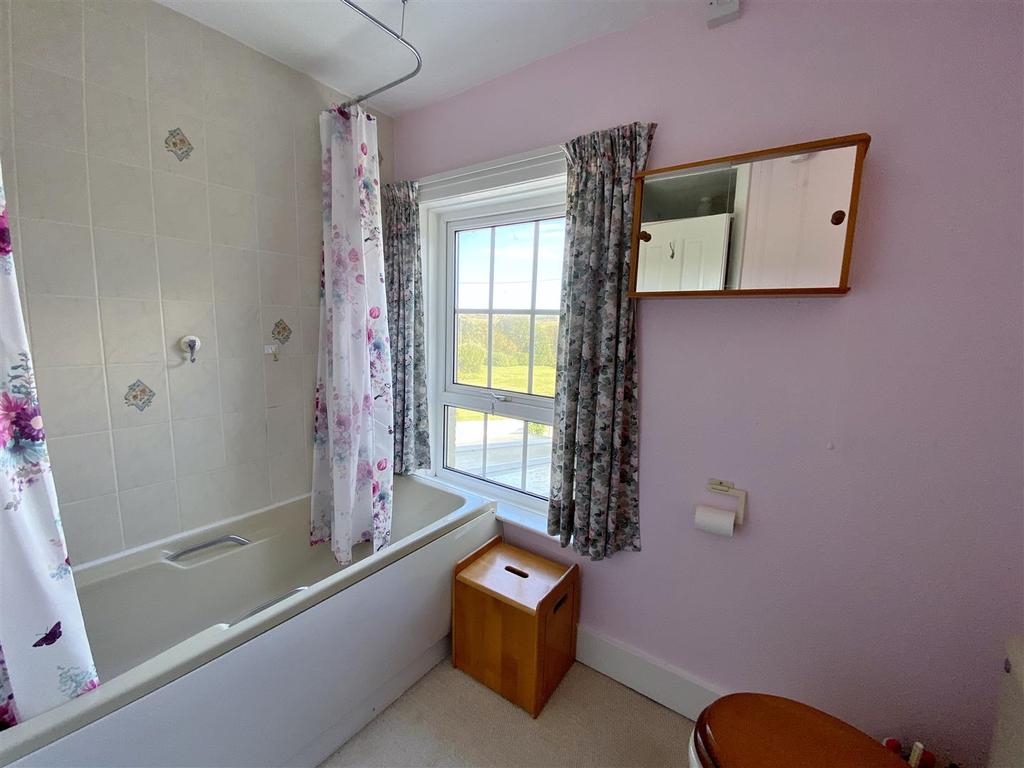 1 Flat House bath.jpg