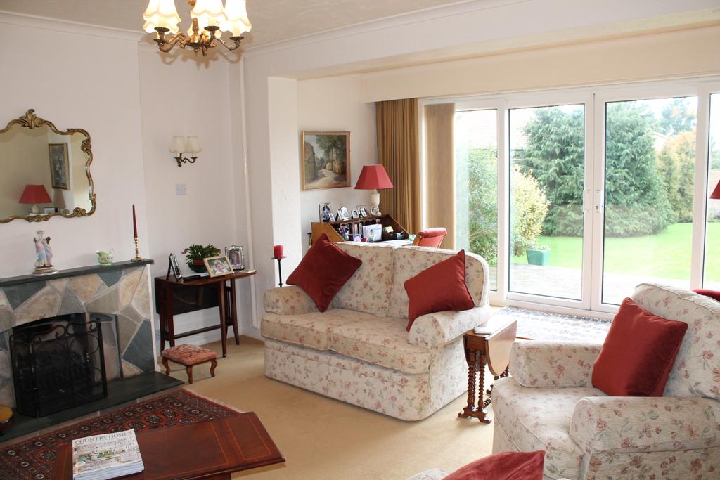Mill Lane, High Salvington, Worthing BN13 3 bed detached house £595,000